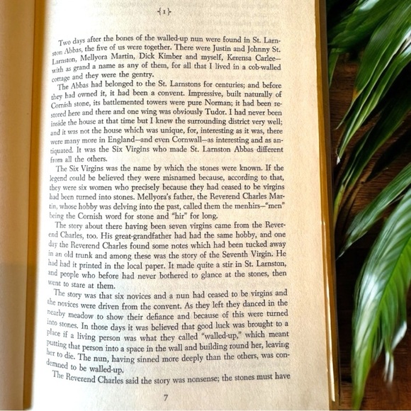 VINTAGE 1965 “The Legend of the Seventh Virgin” by Victoria Holt - Hardcover - Picture 7 of 9